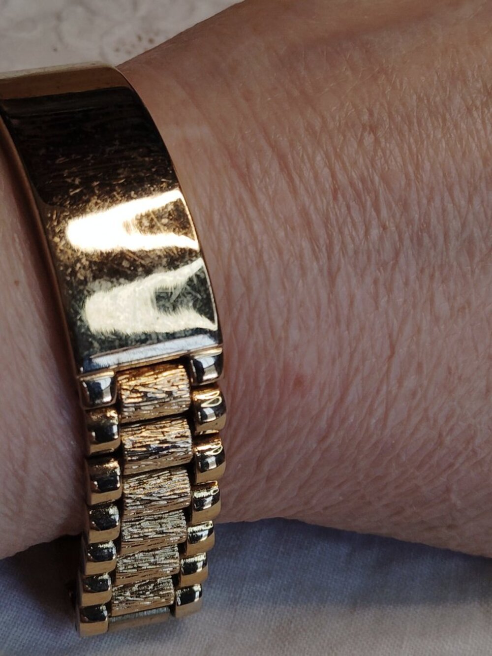 Vintage Gold‑Tone Rolex‑Style Link Bracelet • Fold‑Over Clasp • 2.5" - Picture 8 of 11